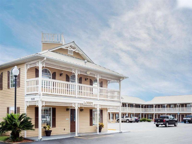 Motel Super 8 By Wyndham Foley Zewnętrze zdjęcie