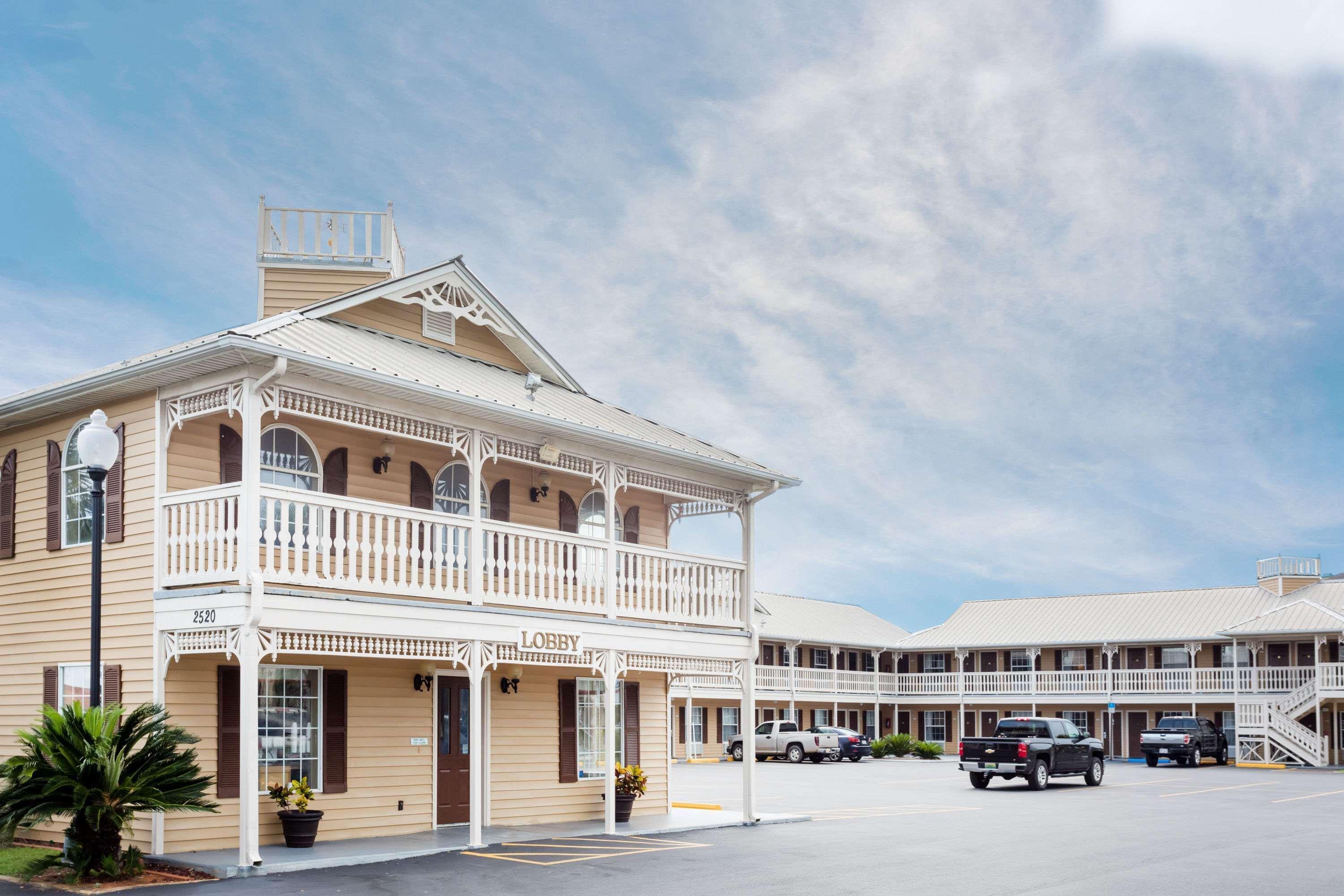 Motel Super 8 By Wyndham Foley Zewnętrze zdjęcie